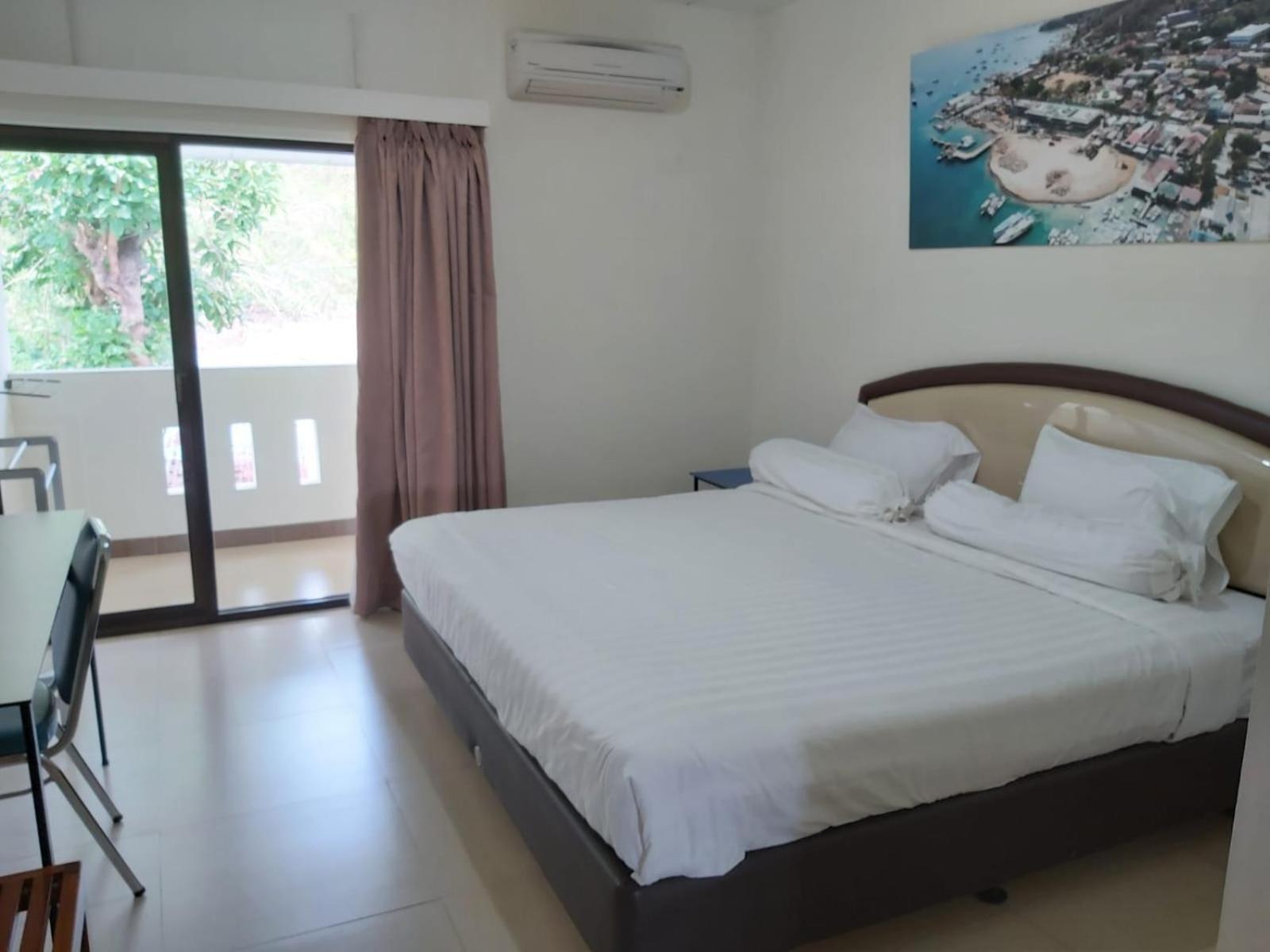 Hotel Larensia Labuan Bajo Room photo